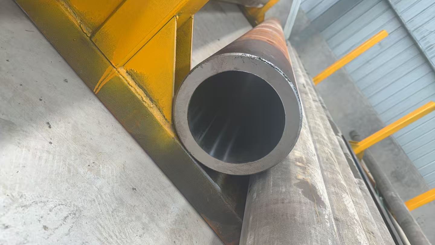 Hydraulic steel pipe